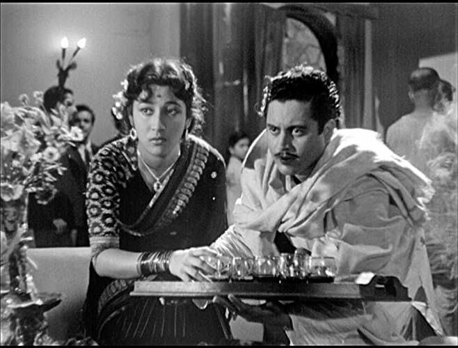 Guru Dutt and Mala Sinha in Pyaasa (1957) | Vintage bollywood, Old film  posters, Movie photo