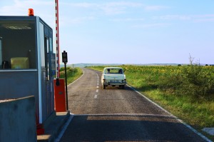 Gişe Memuru (Toll Booth). 2010. Turkey. Written and directed by Tolga Karaçelik.