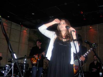 Justin Theroux & Mandy Moore: “Dedication”